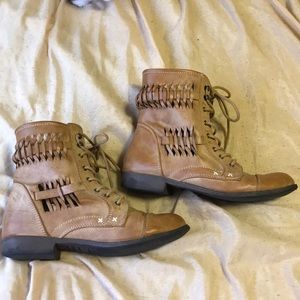 Tan combat boot
